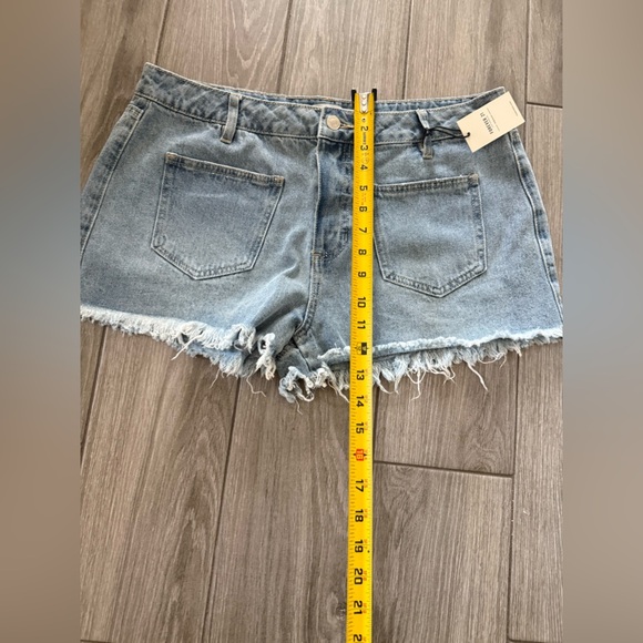 Forever 21|Denim Frayed Hem Jean Shorts in light wash,no pockets on back•••NWT - Picture 11 of 12